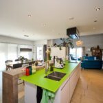 Modernes Einfamilienhaus mit Einliegerwohnung in Parkstetten - Wohnküche