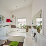 Modernes Einfamilienhaus mit Einliegerwohnung in Parkstetten - Badezimmer